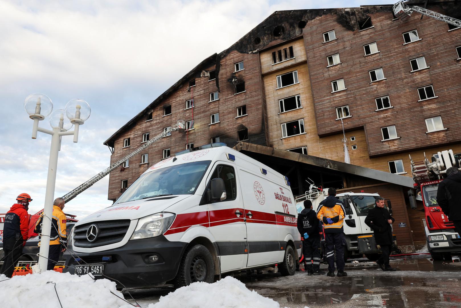 Zgrada Grand Kartal hotela ima 11 katova, a u trenutku izbijanja požara u njemu su boravila 234 gosta. 
