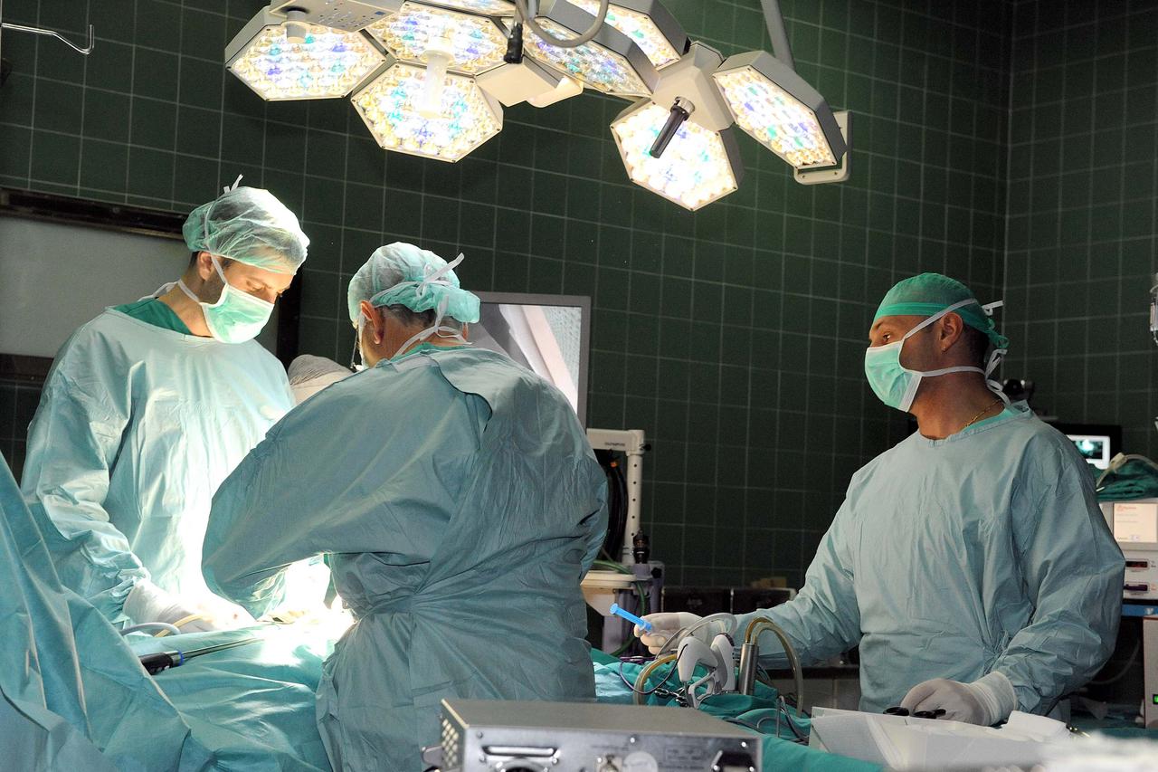 RIJEKA, 09.12.2011.RIJEKA KBC RIJEKA BOLNICA TISKOVNA POVODOM 5 GODINA LAPAROSKOPSKE ?KOLE NA ODJELU KIRURGIJE NA FOTO:LAPAROSKOPSKA  OPERACIJA , OPERACIJSKA SALA, DOKTOR, LIJE?NIK, MEDICINA, ZDRAVSTVO, INSTRUMENTI, KIRURGIJA, ANESTEZIJA,  SNIMIO SERGEJ D