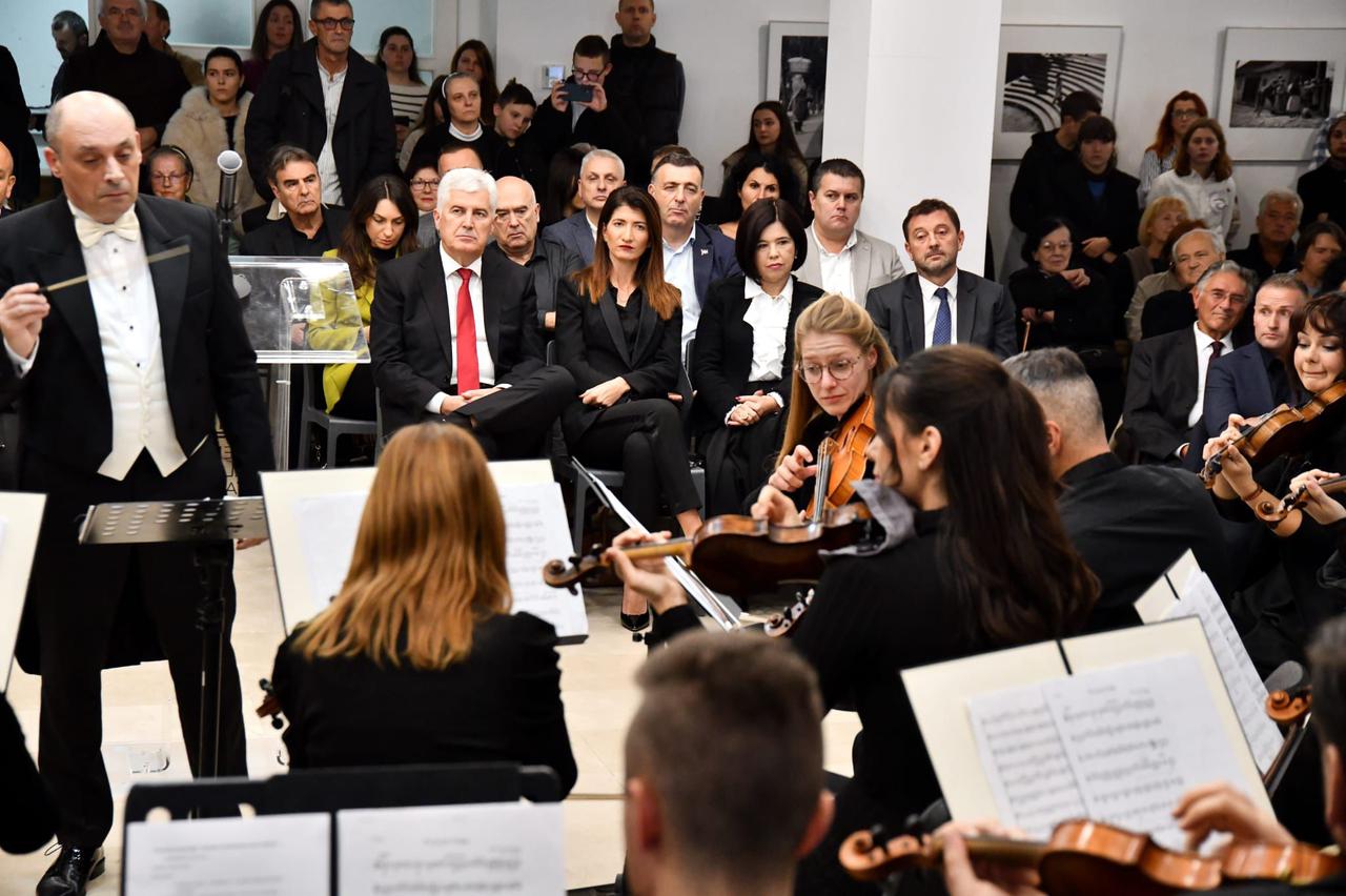 Monografija 70 godina Simfonijskog orkestra Mostar