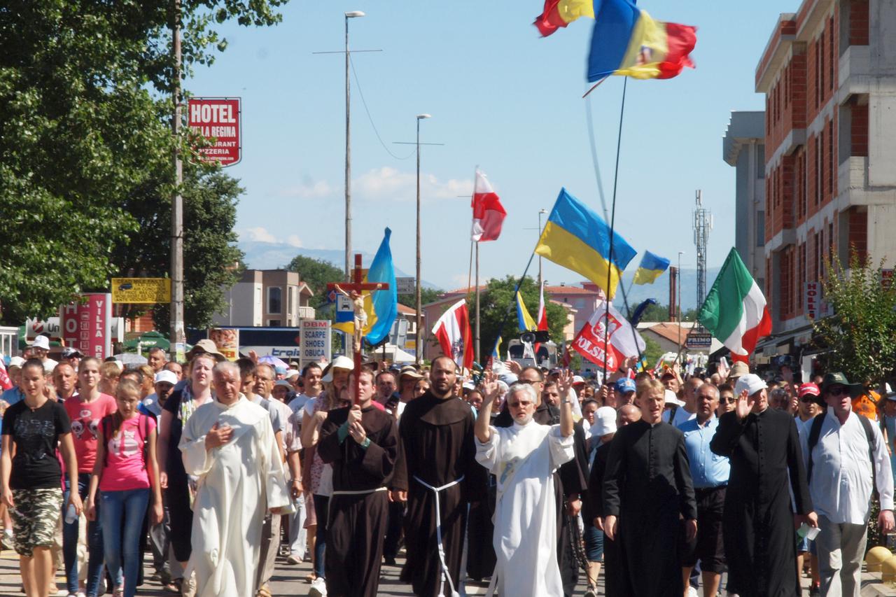 Hodnja mira od hUmca do medjugorja. Snimio:Marijan Sivrić