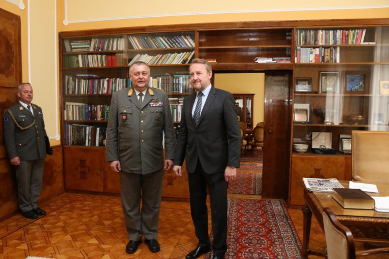 izetbegovic Schrötter