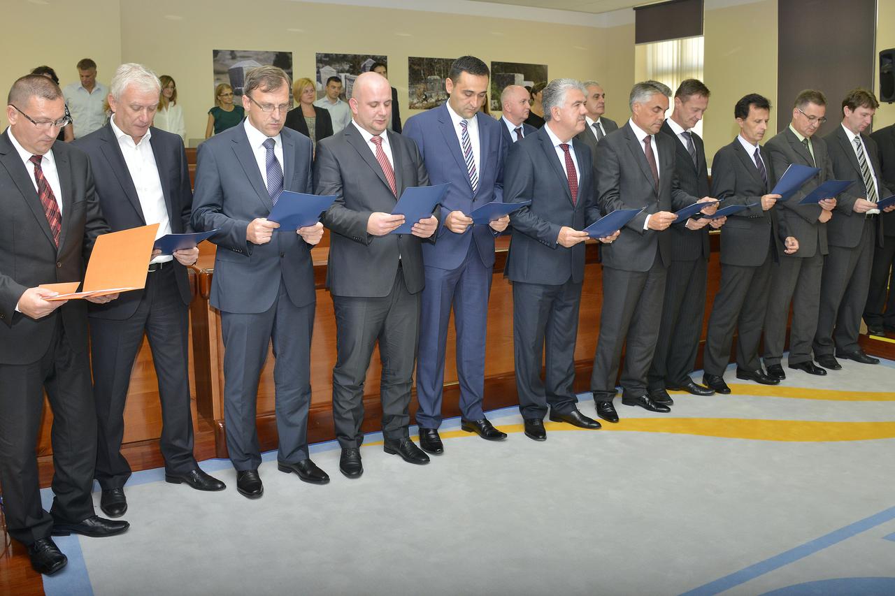 BiH; 23.09.12. Mostar;vjecnica,  vlada HNZ Snimio:Stole Lasic