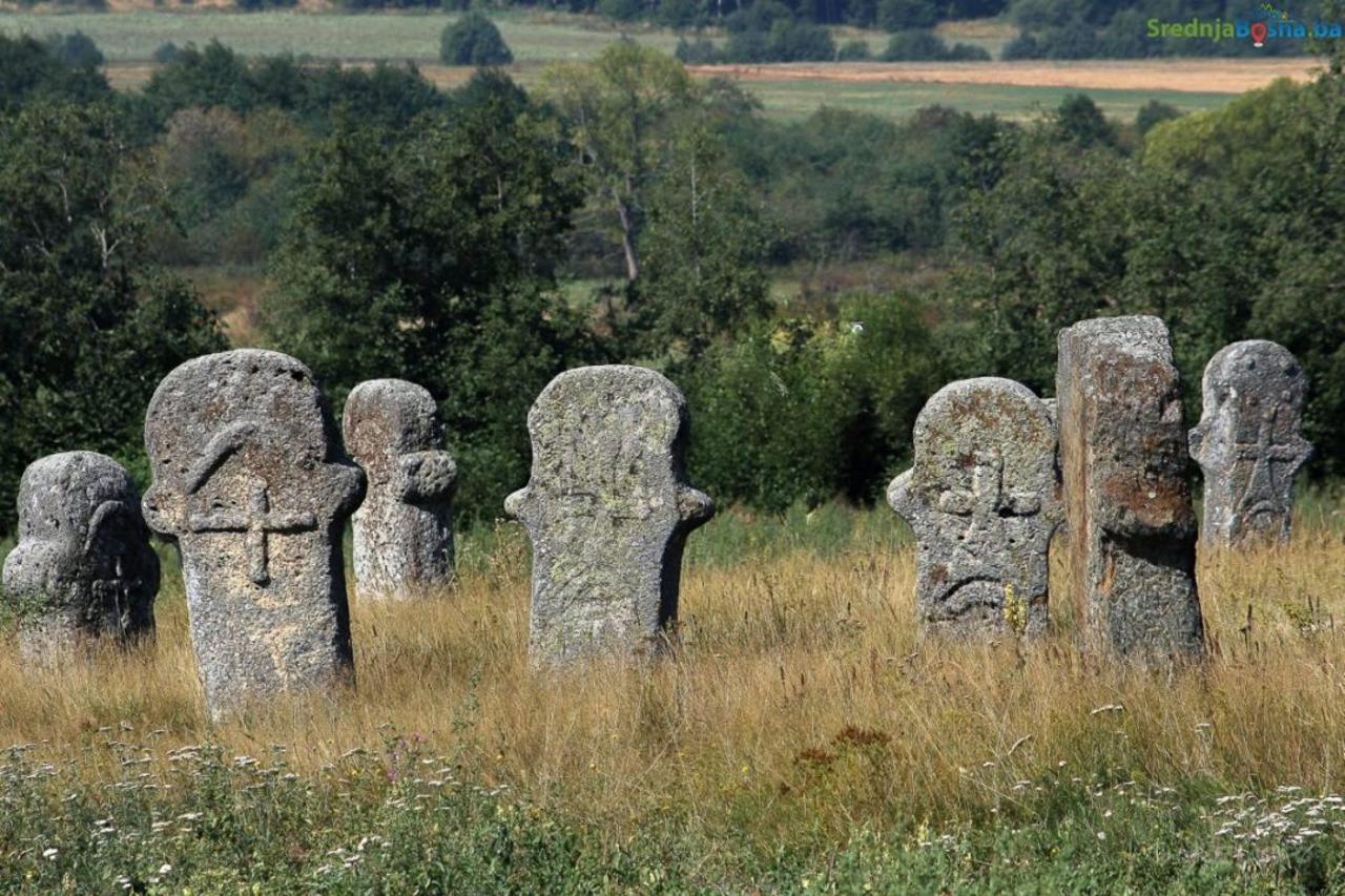 Nekropola stećaka Maculje