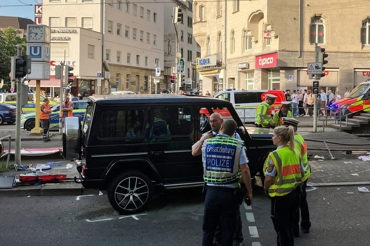 SUV udario u ljude u Stuttgartu
