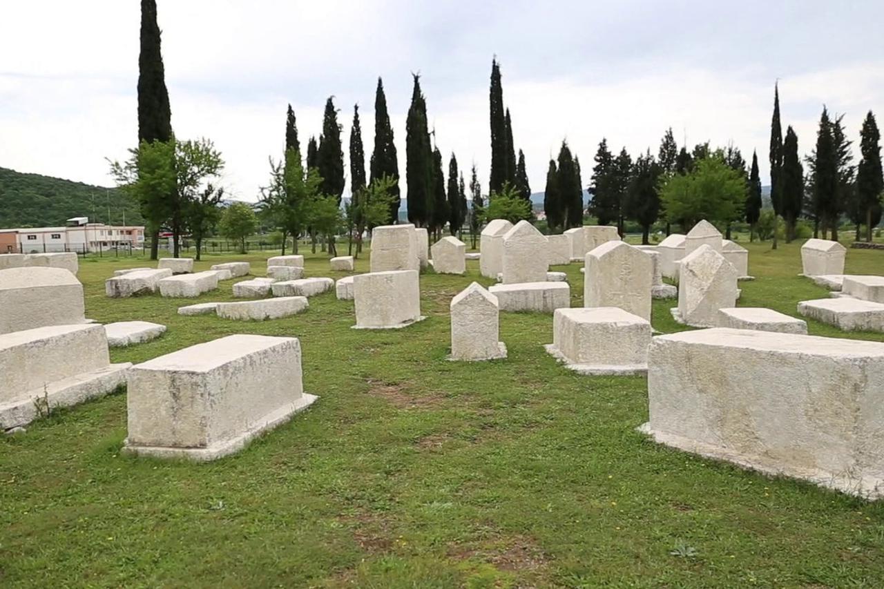 stećci
