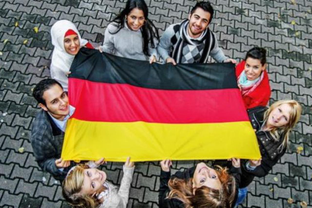 ZAHVALJUJUĆI MIGRACIJI 