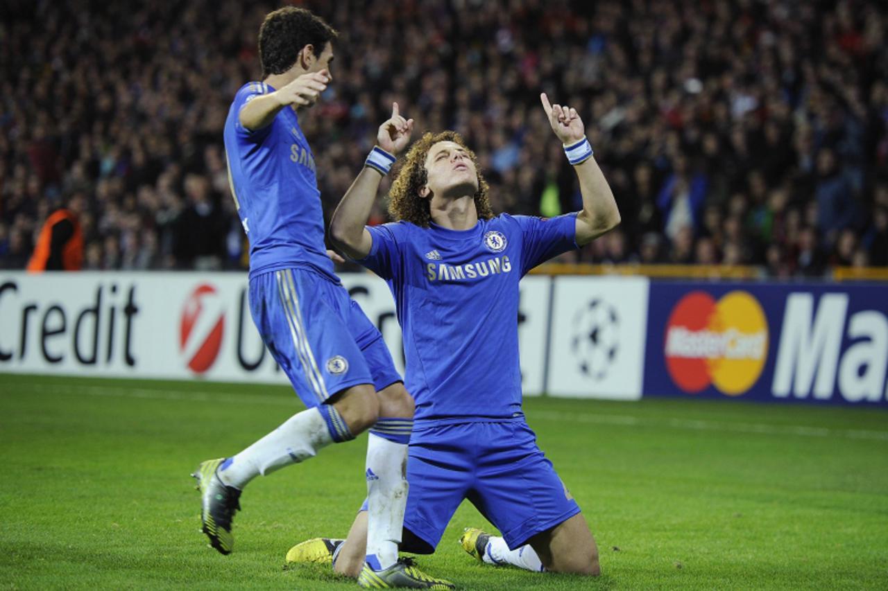 'Chelsea's David Luiz (R) celebrates with teammate Eden Hazard after scoring against FC Nordsjaelland during their Champions League Group E soccer match in Copenhagen October 2, 2012. REUTERS/Claus B