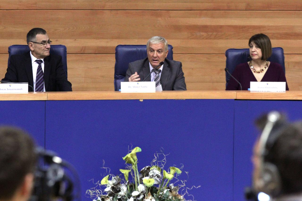 SARAJEVO, 3. oktobra (FENA) - Centralna izborna komisija BiH (CIKBiH) ne raspola??e novim informacijama u vezi s de??avanjima tokom izbornog procesa u Stocu.   Kako je istaknuo predsjednik CIK-a BiH Ahmed ? antiÄ? danas na pres-konferenciji u Sarajevu, st