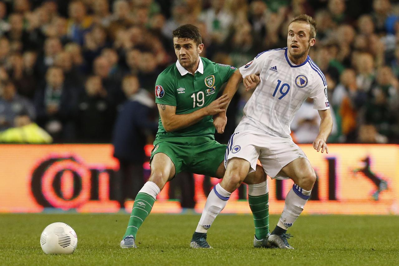 Football - Republic of Ireland v Bosnia  Herzegovina - UEFA Euro 2016 Qualifying Play-Off Second Leg - Aviva Stadium, Dublin, Republic of Ireland - 16/11/15 Republic of Ireland's Robbie Brady and Bosnia  Herzegovina's Edin Visca Reuters / Cathal McNaughto