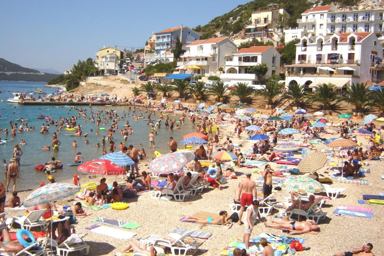 'BIH-15.01.2009 Neum U Neumu je ljeti i po 15 tisuca turista pa je jako vazna redovita vodoopskrba Snimio Frano Matic'