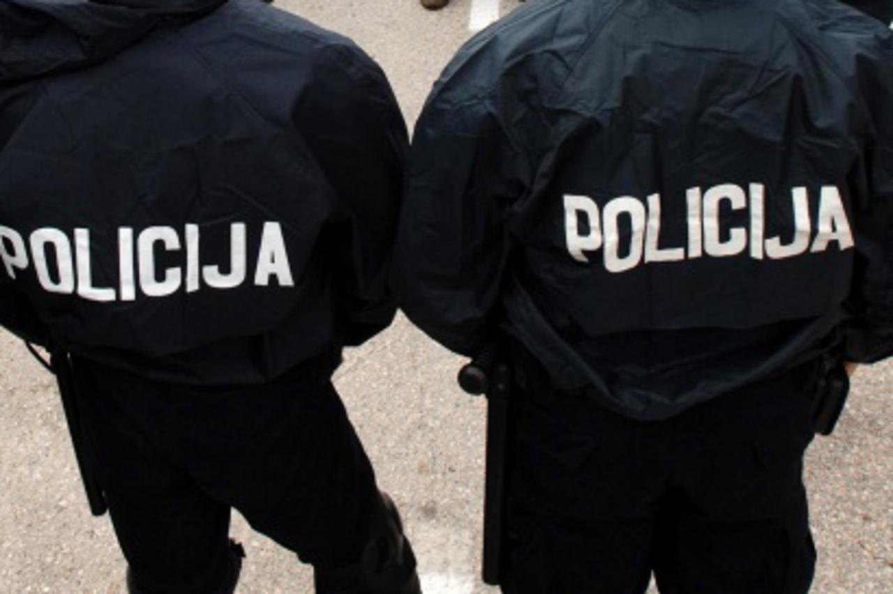 POLICIJ