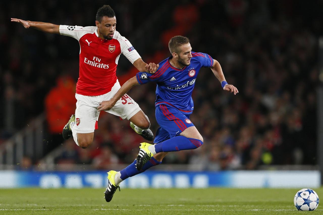 Football - Arsenal v Olympiacos - UEFA Champions League Group Stage - Group F - Emirates Stadium, London, England - 29/9/15  Arsenal's Francis Coquelin in action with Olympiacos' Konstantinos Fortounis Reuters / Stefan Wermuth Livepic EDITORIAL USE ONLY.