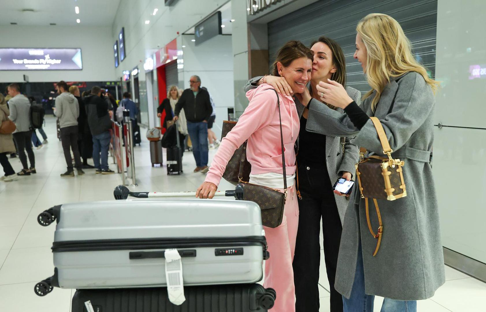  Zrakoplov Croatia Airlinesa sa 157 hrvatskih državljana koji su zapeli u Dubaiju zbog rata na Bliskom istoku, sletio je u petak rano ujutro u Zagreb. 
