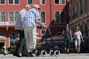 Nova pomoć za starije od 65 i osobe s invaliditetom: Osigurano gotovo 300.000 eura, Crveni križ otvorio prijave
