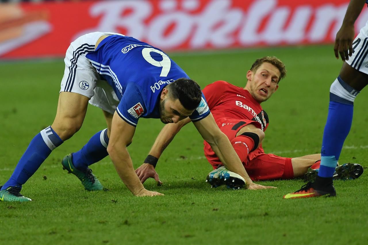 11.12.2016, Veltins Arena , Gelsenkirchen , GER, 1.FBL., FC Schalke 04 vs. Bayer 04 Leverkusen   im Bild / picture shows:  Sead Kolasinac (FC Schalke #6), gegen Stefan Kiessling (Leverkusen #11), erbitterte K?mpfe   Foto ? nordphoto / Meuter /PIXSELL