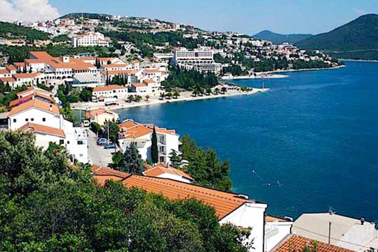  Neum