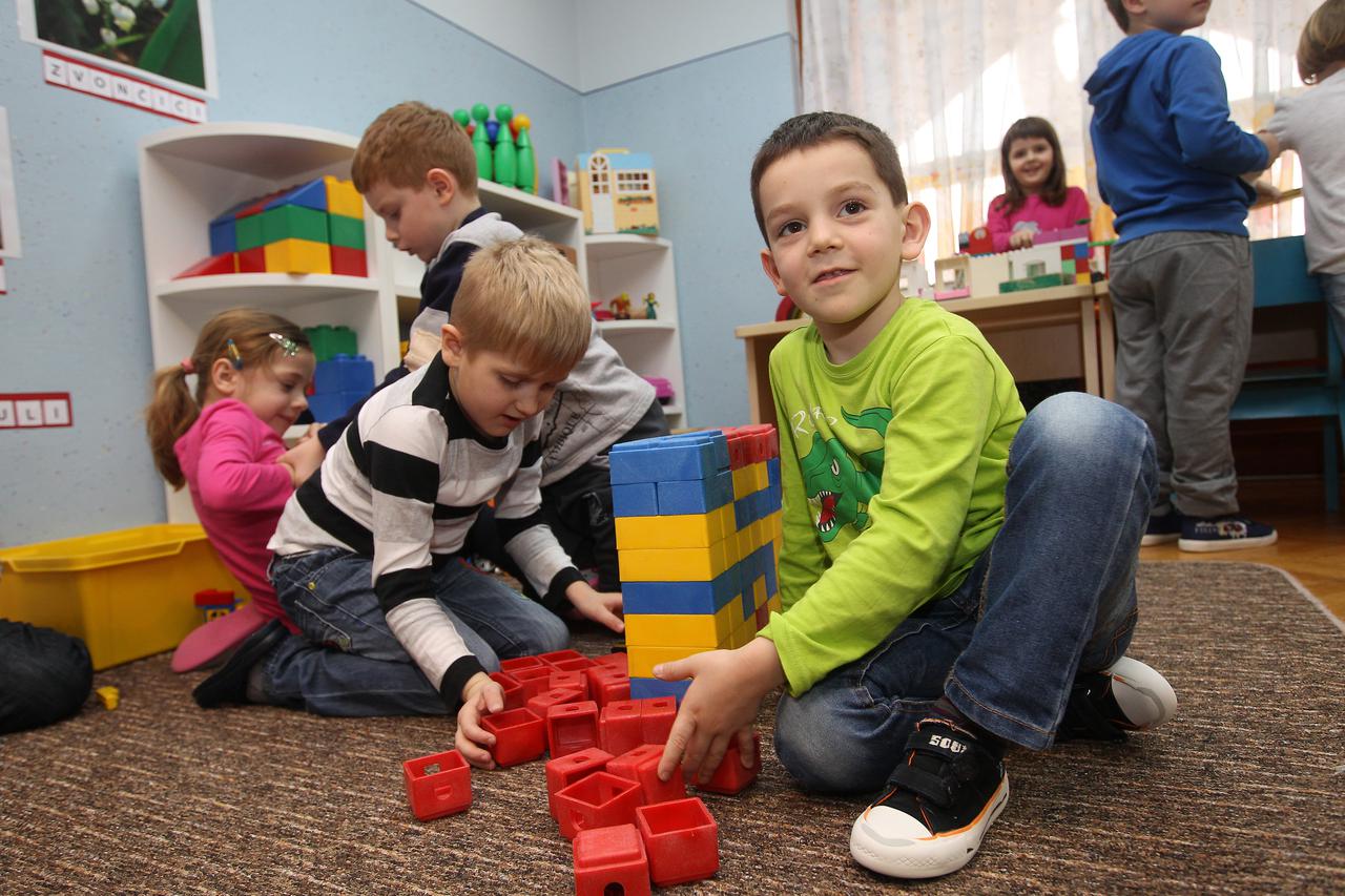 03.03.2016., Molve - Opcina Molve s gotovo dvije i pol tisuce stanovnika i proracunom od desetak milijuna kuna jedna je od najbogatijih u Hrvatskoj.  Godisnja renta za dvadesetak plinskih polja od osam milijuna kuna daje mogucnost da gradjani imaju radna 