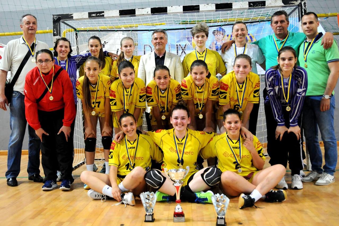 Grude, 20.6.2015.Kadetsko prvenstvo BiH za rukometasice: Zrinjski - Grude Autoherc 18:26 (9:10) Prvakinje BiH - kadetkinje Gruda AutohercaSnimio: Miljenko Karacic