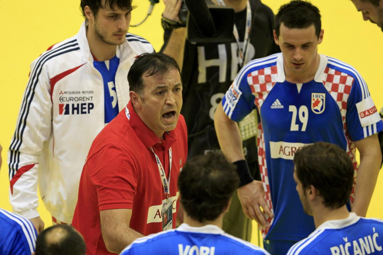\'Croatia\'s head coach Slavko Goluza gives instructions to his team during the Men\'s European Handball Championship main round group 2 match against Hungary in Novi Sad January 25, 2012.    REUTERS/