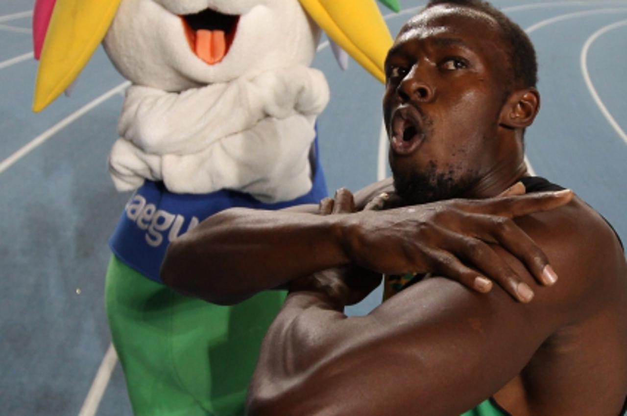 'Jamaica\'s Usain Bolt celebrates winning gold in the men\'s 200 metres final at the International Association of Athletics Federations (IAAF) World Championships in Daegu on September 3, 2011.   AFP 