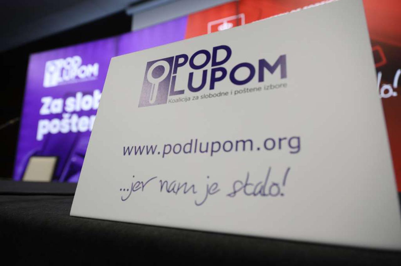 Pod lupom