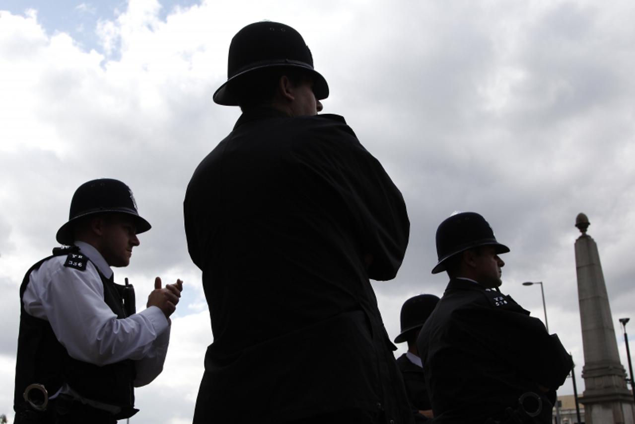 'Police officers wait outside Lambeth Palace before the arrival of Pope Benedict XVI in London September 17, 2010. London police said on Friday anti-terrorism officers had arrested five men suspected 