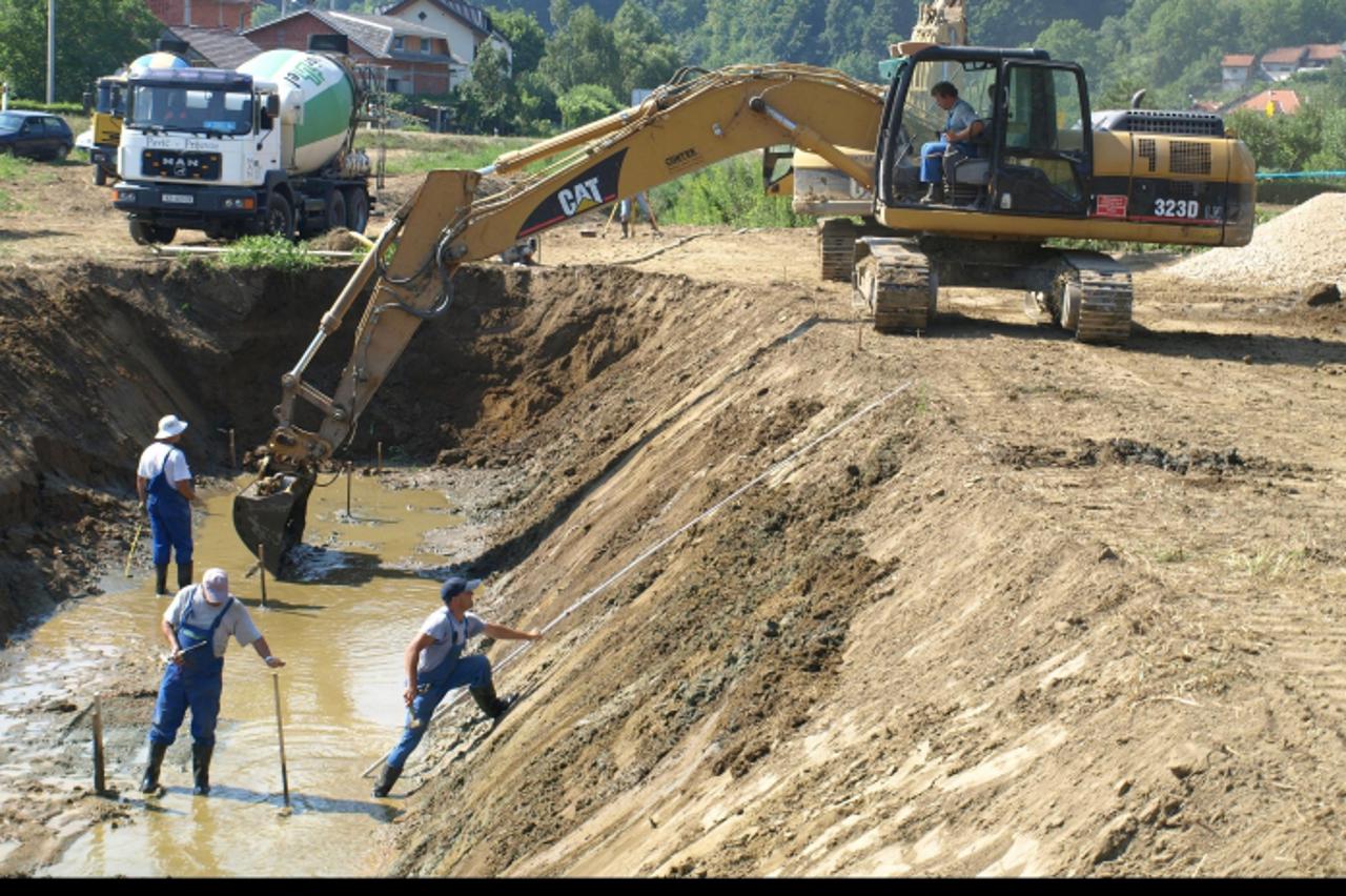 \'23.07.2010., Durmanec - Radovi na regulaciji potoka Maceljsica kako bi se sprijecile poplave u centru Durmanca. Photo: Matija Topolovec/PIXSELL\'