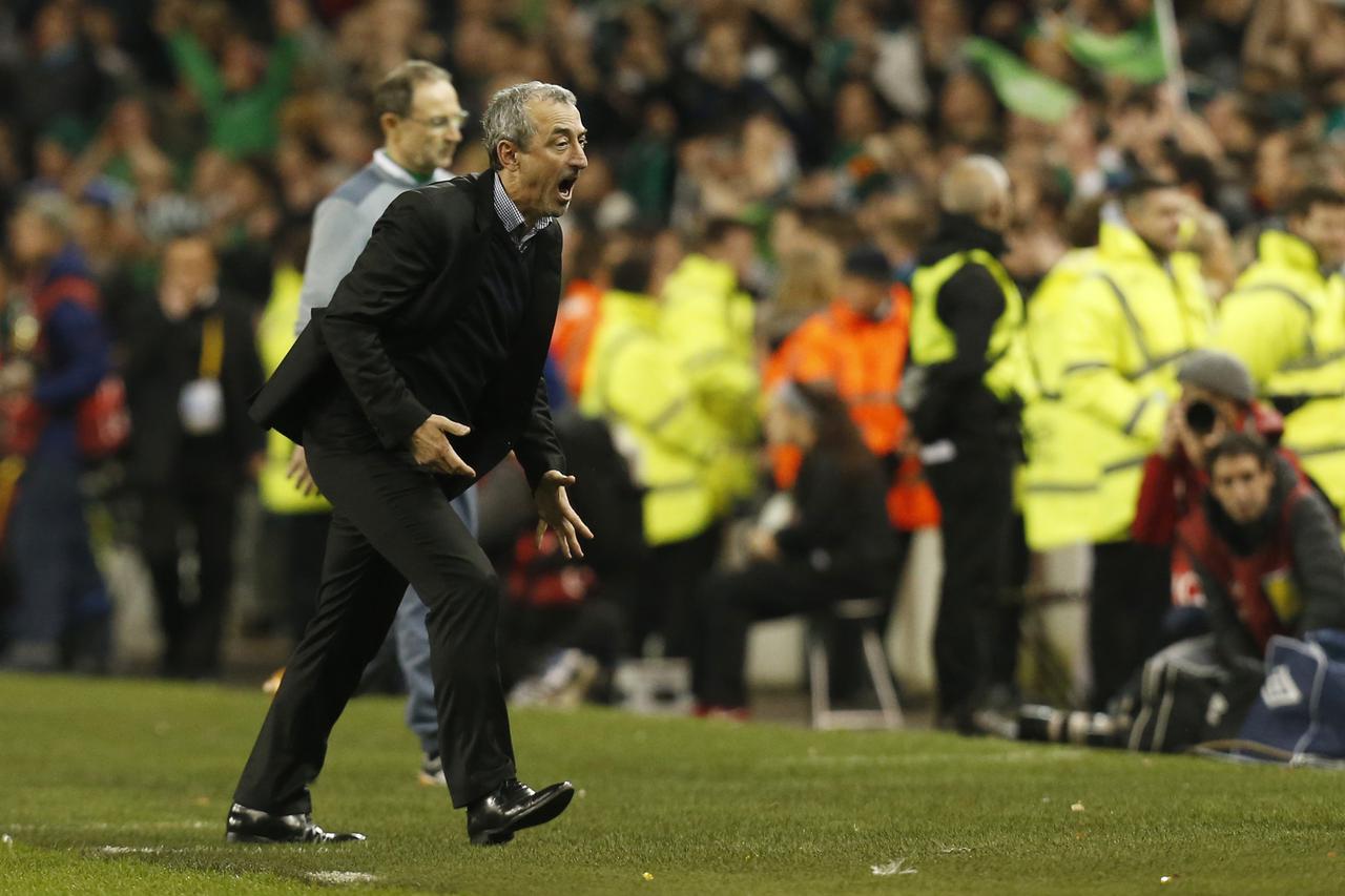 Football - Republic of Ireland v Bosnia  Herzegovina - UEFA Euro 2016 Qualifying Play-Off Second Leg - Aviva Stadium, Dublin, Republic of Ireland - 16/11/15 Republic of Ireland manager Martin O'Neill and Bosnia  Herzegovina coach Mehmed Bazdarevic Reuters