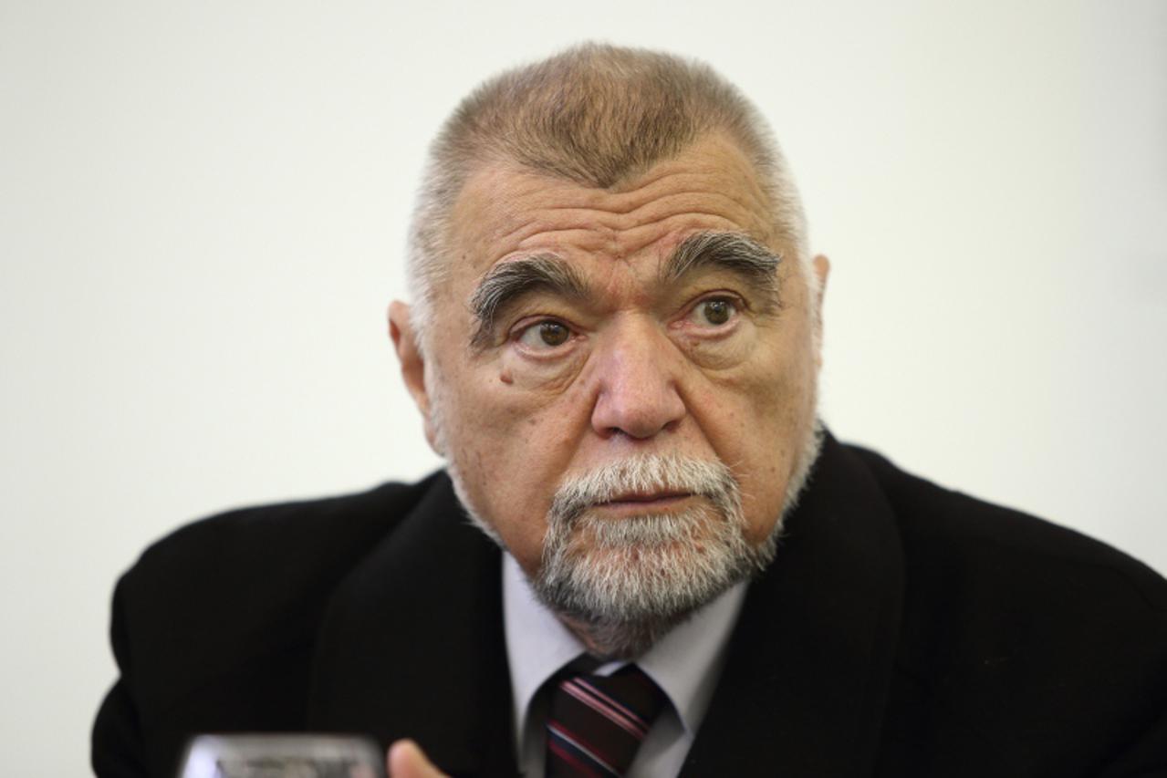 stjepan mesić,portal