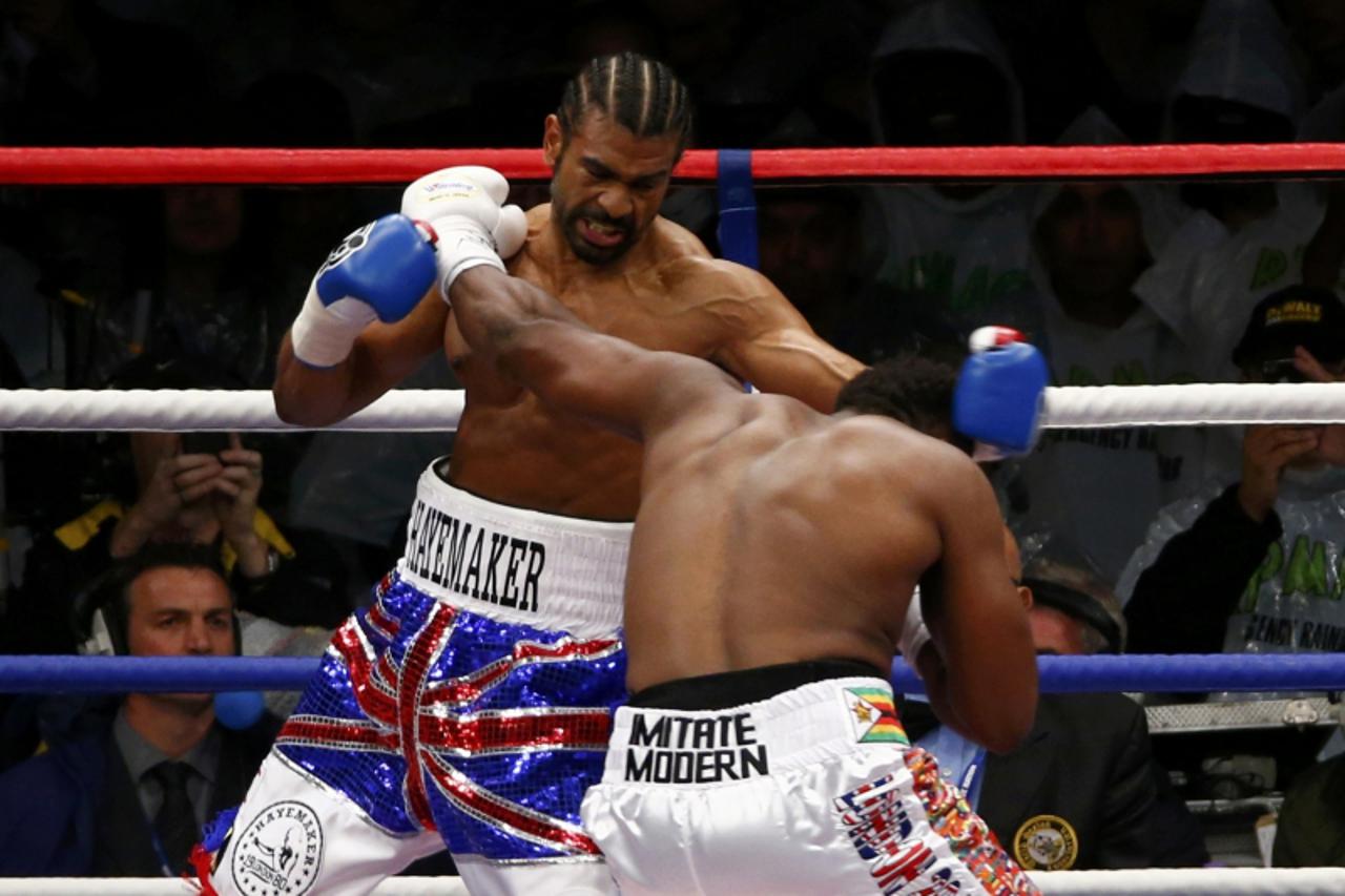 'Britain\'s David Haye (L) exchanges blows with Britain\'s Dereck Chisora during their fight for the vacant WBO and WBA International Heavyweight Championship at Upton Park in London July 14, 2012. Un