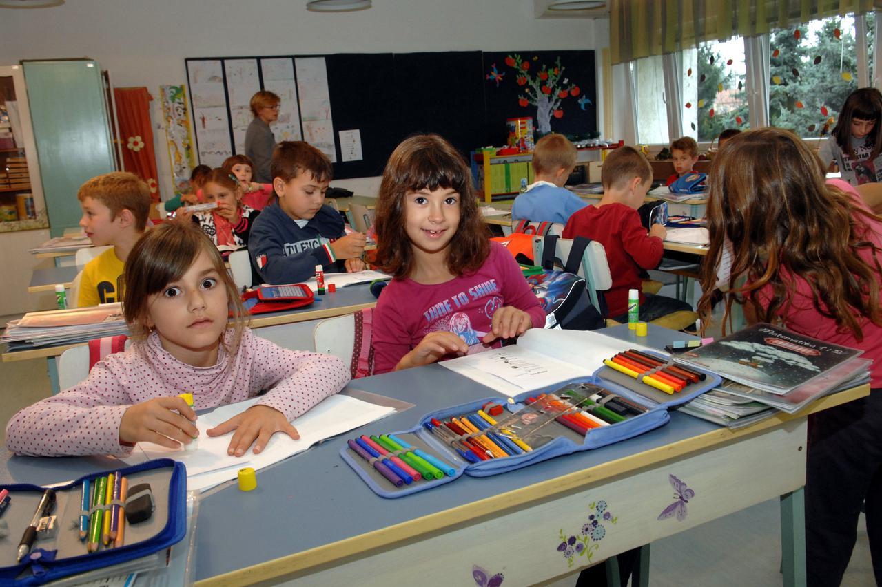 16.10.2014., Bjelovar - Bjelovarska I. osnovna skola takodjer je na popisu hrvatskih skola koja uvodi e-imenik, tako da ce roditelji uskoro moci na svojim mobilnim uredjajima i racunalima imati potpuni uvid sto im i kako djeca rade u skoli, te kakve imaju