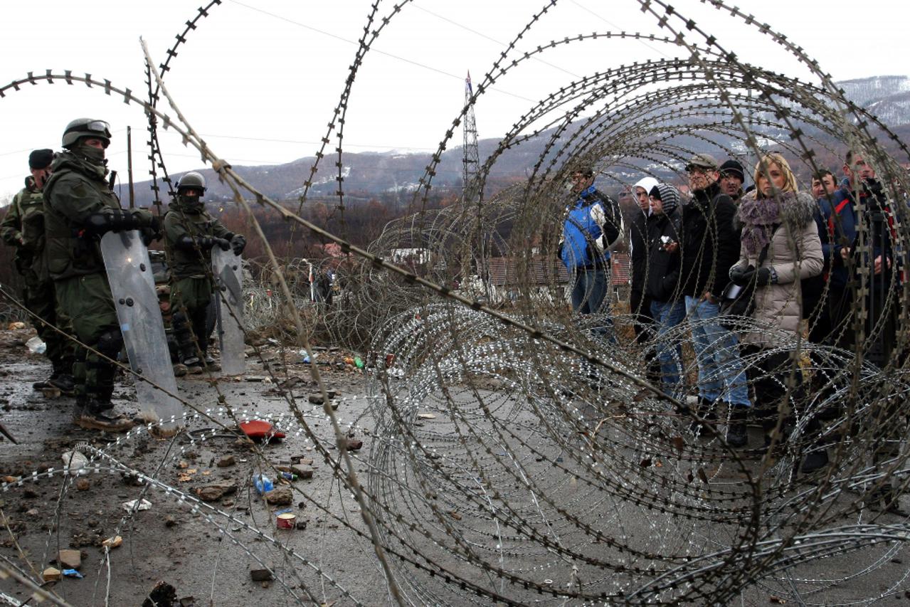 kosovo, bodljikava žica