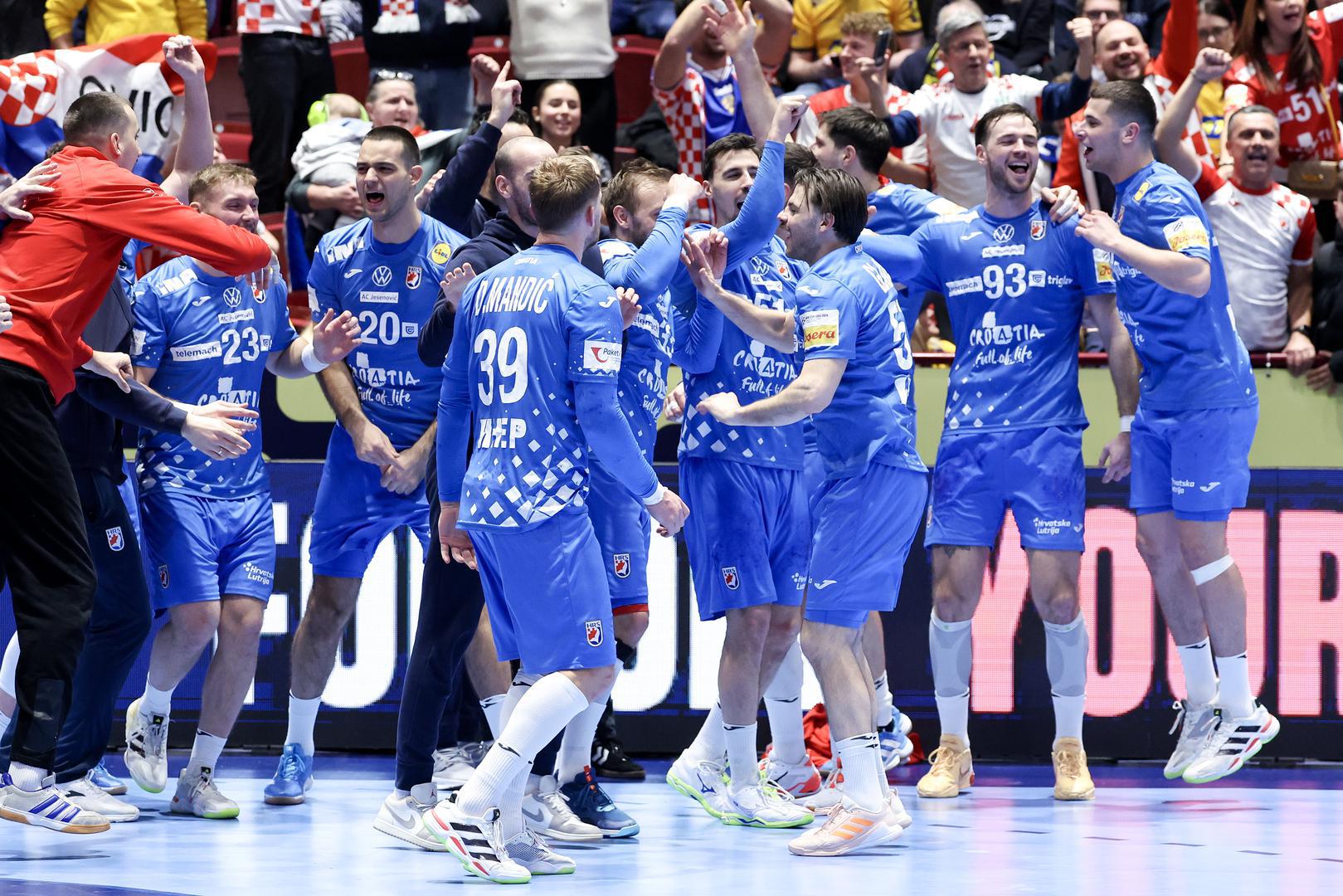 Posebno je emotivan bio kapetan Ivan Martinović koji je u izjavi nakon utakmice otkrio kako se rasplakao iza klupe nakon posljednjeg sudčevog zvižduka.
