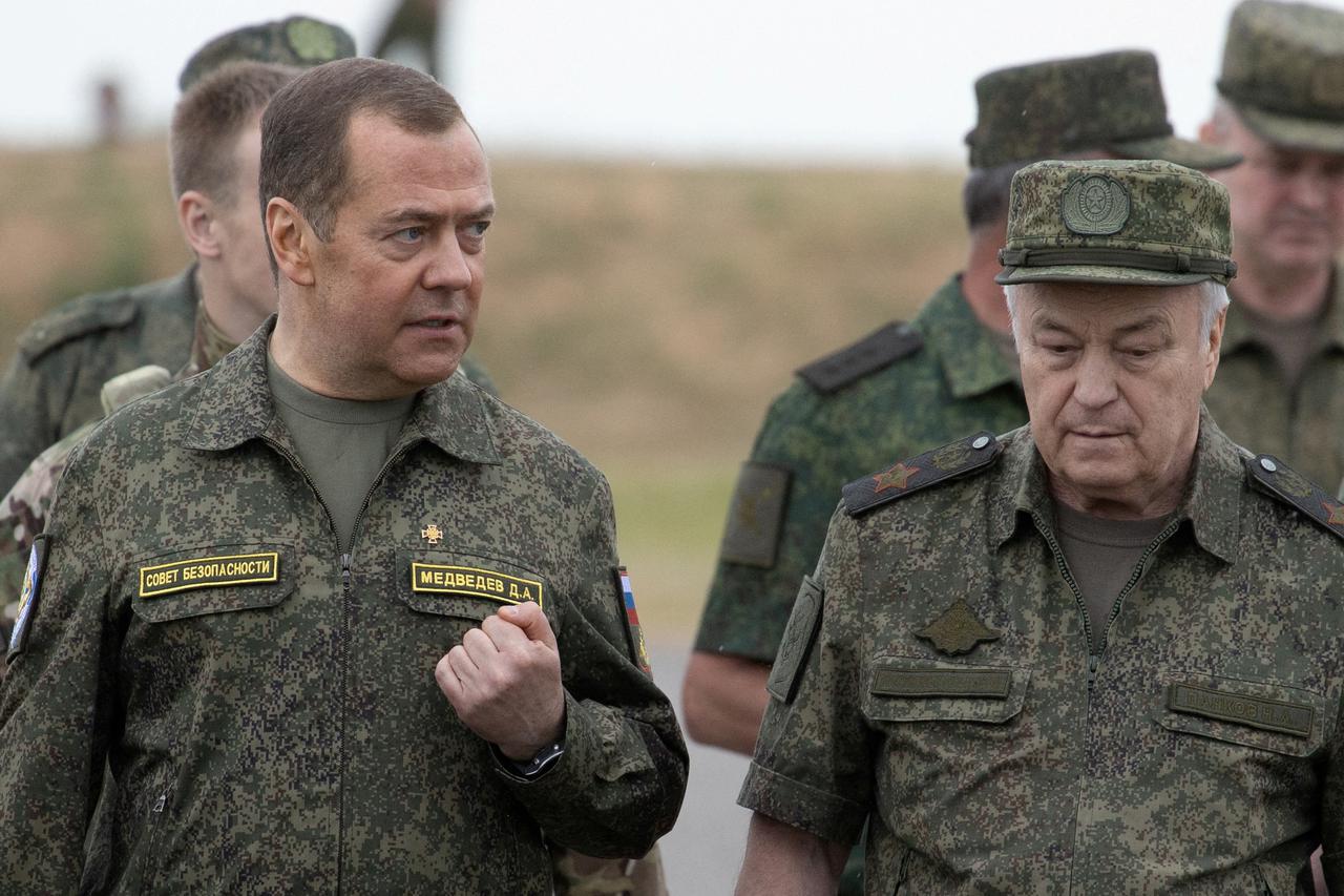 Medvedev prijeti: Zapad je lud. Treći svjetski rat je sve bliže - www.vecernji.ba