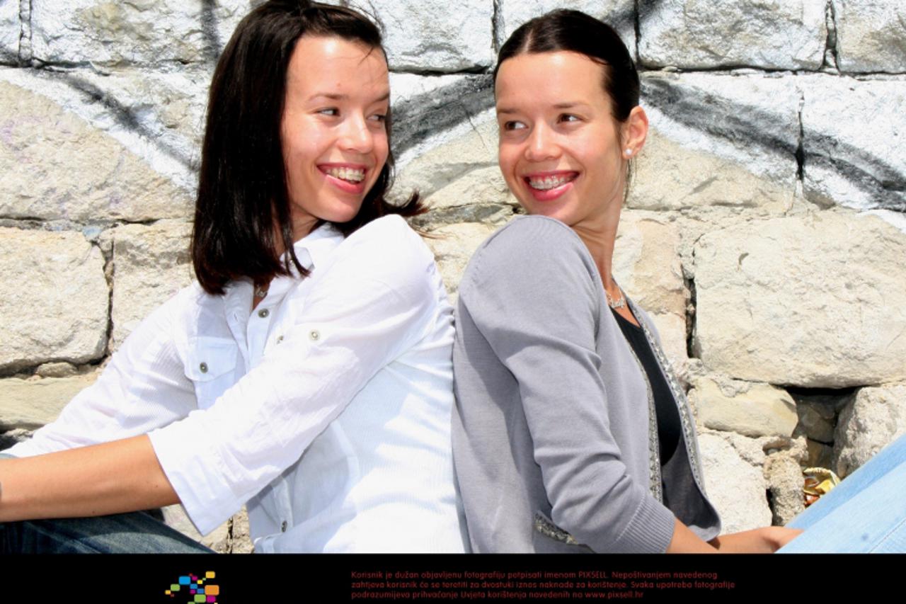 '20.05.2010.,Split, Hrvatska - Bacvice, sestre blizanke Lucija i Ana Zaninovic obje uspjesne u taekwondou.  Photo: Ivana Ivanovic/PIXSELL'