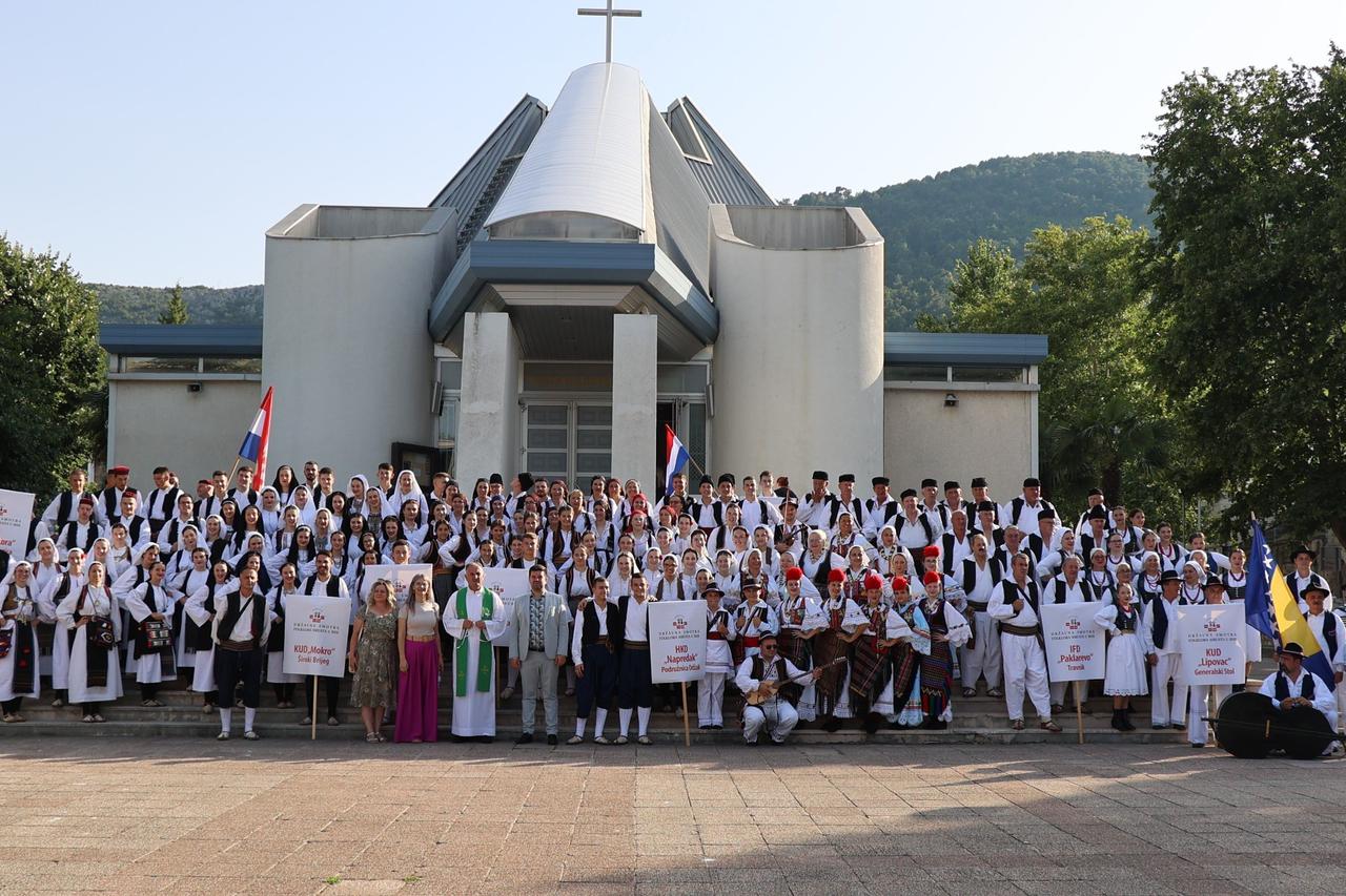 Državna smotra izvornog folklora Hrvata u BiH