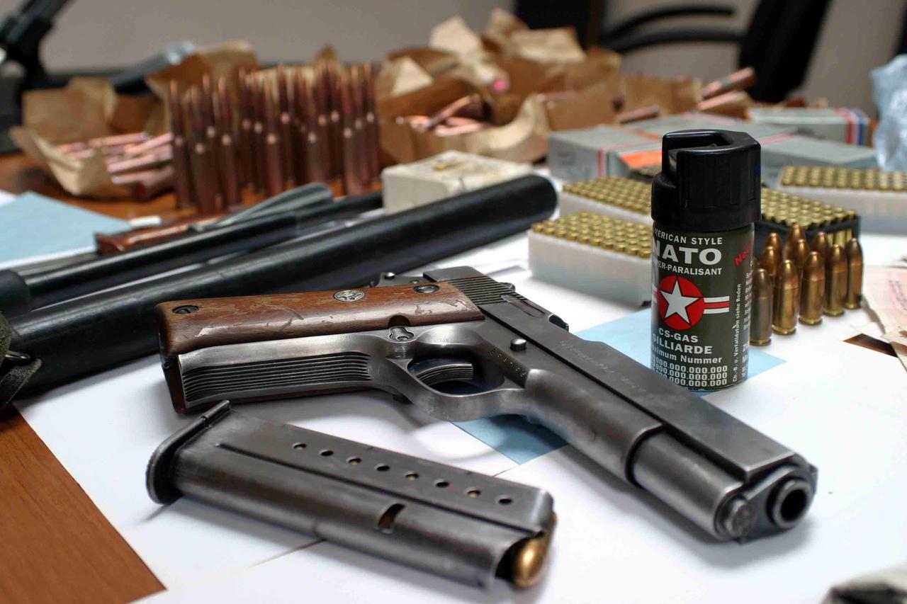 oruzje pistolji meci