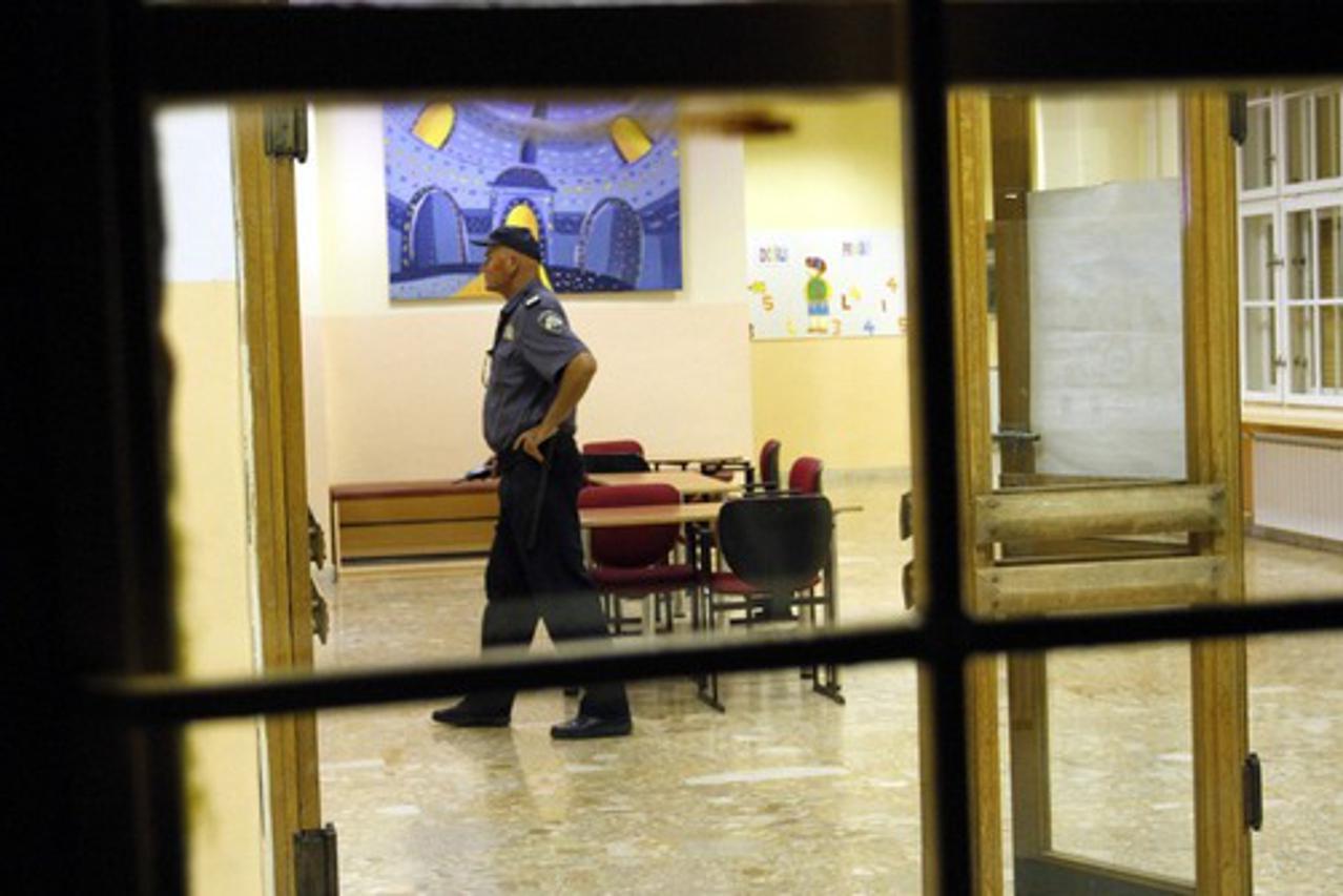 skola policija