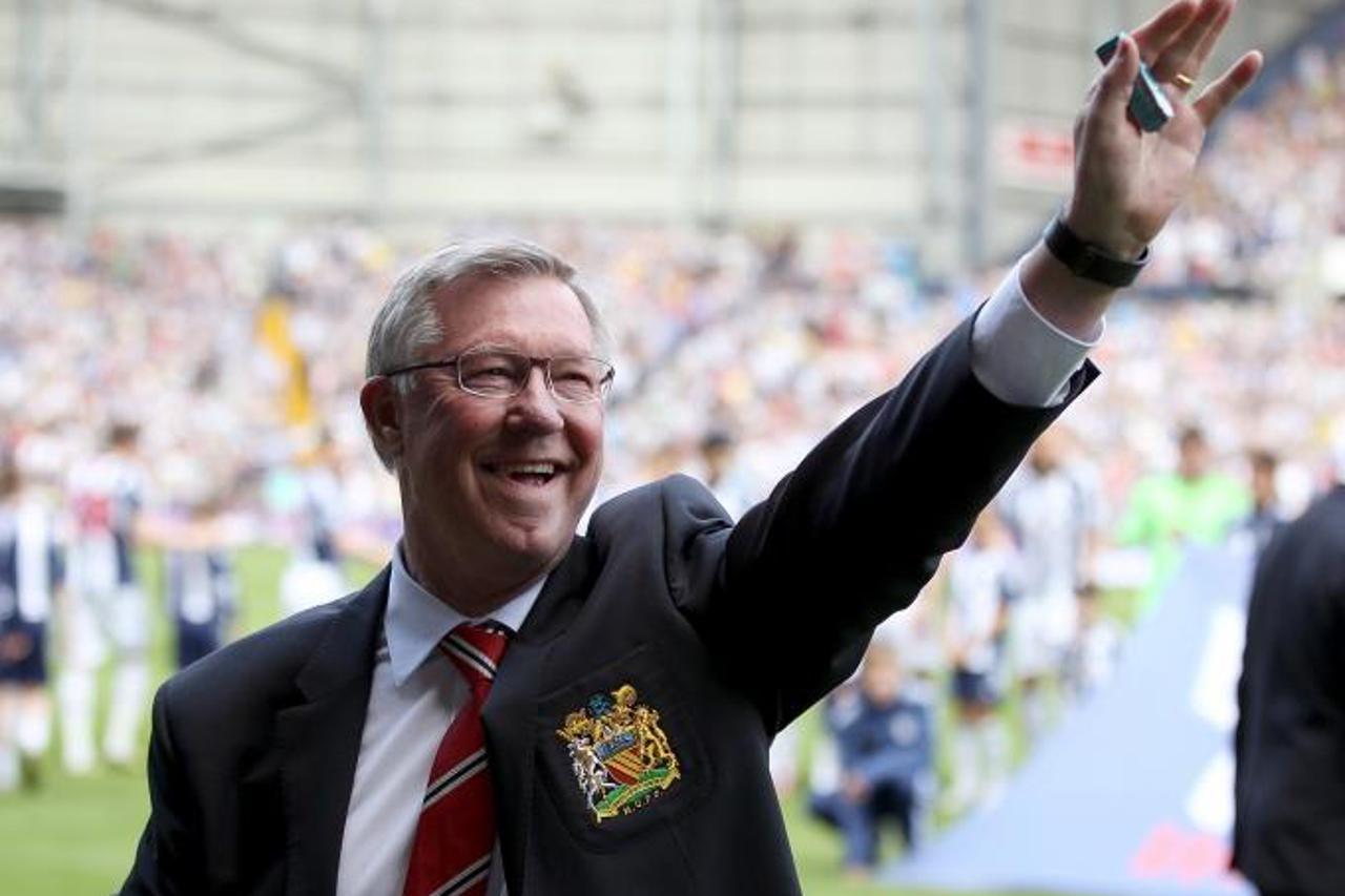 'Manchester United manager Sir Alex Ferguson salutes the fans prior to kick-offPhoto: Press Association/PIXSELL'