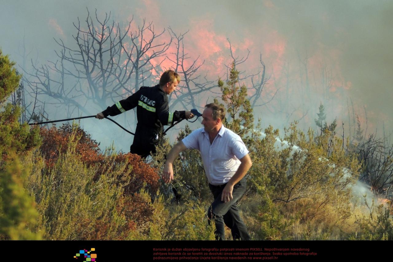 požar,milna,vatrogasci (1)