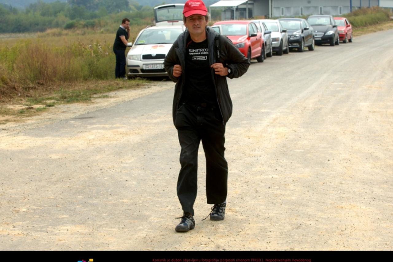 '21.09.2012., Orahovica - Spanjolski novinar G. Nagore pjesaci 7000 kilometara do Jeruzalema.  Photo: Dusko Mirkovic/PIXSELL'