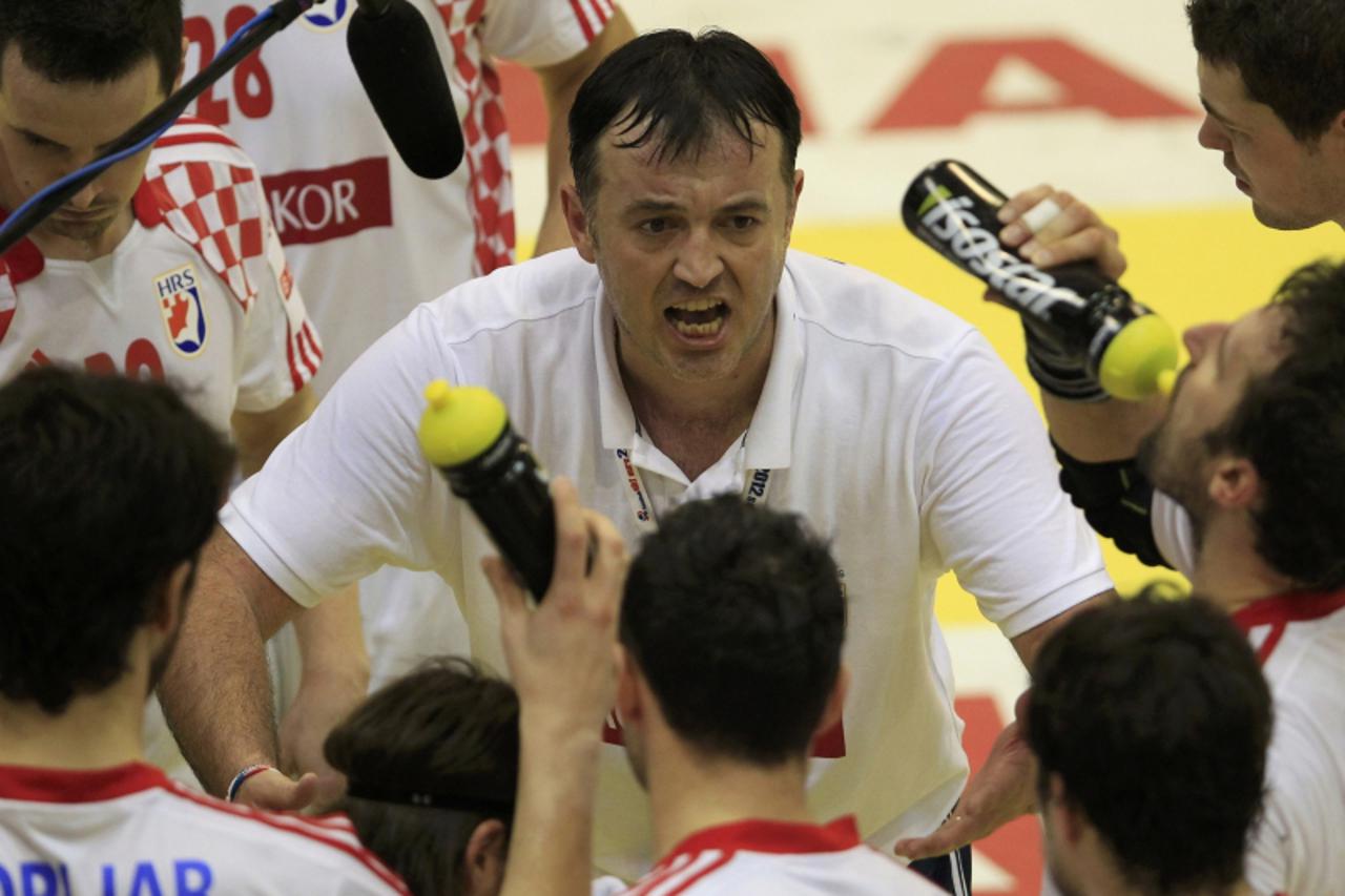 \'Croatia\'s head coach Slavko Goluza instructs players during game against Spain at their Men\'s European Handball Championship main round match in Novi Sad January 22, 2012.                       RE