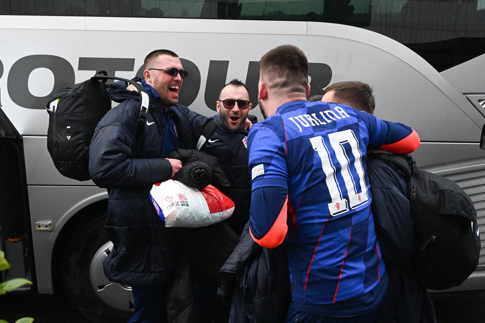 Hrvatska malonogometna reprezentacija jučer je osvojila svoju prvu medalju na velikim natjecanjima. Naši reprezentativci u futsalu bili su bolji od Francuske u utakmici za treće mjesto nakon izvođenja šesteraca sa šest pet. U regularnom vremenu bilo je 5:5.