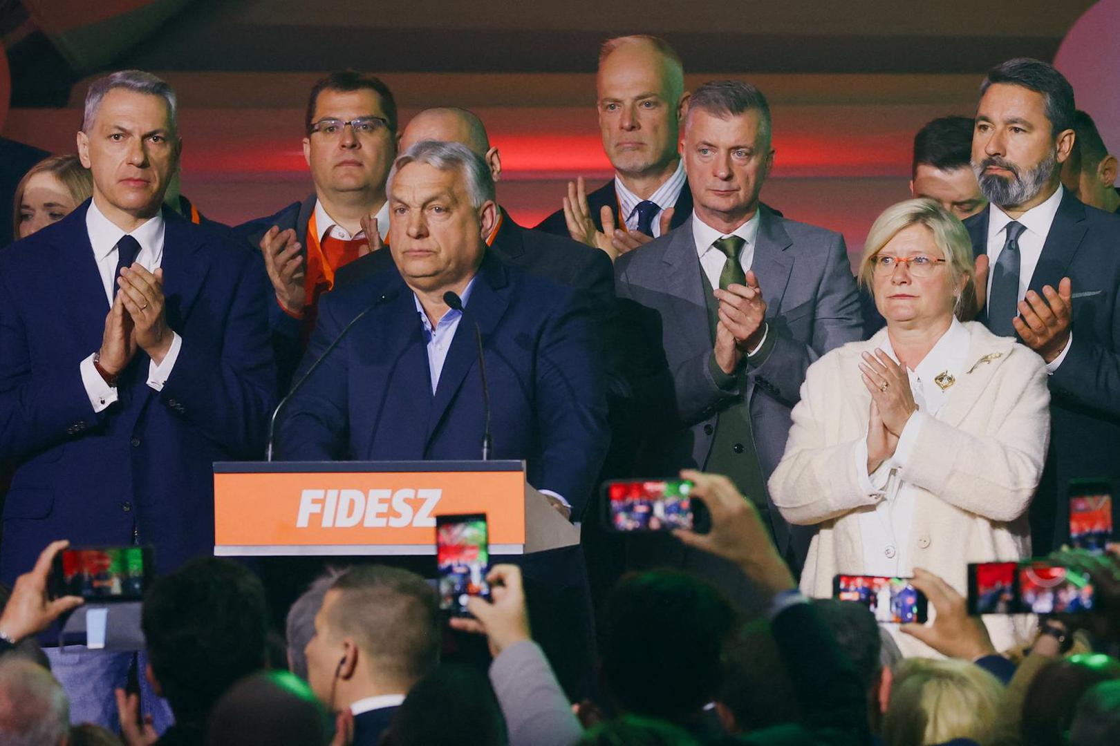 "Bez obzira na to kako se stvari razvijale, mi ćemo i iz oporbe služiti našoj domovini", dodao je Orbán. 
