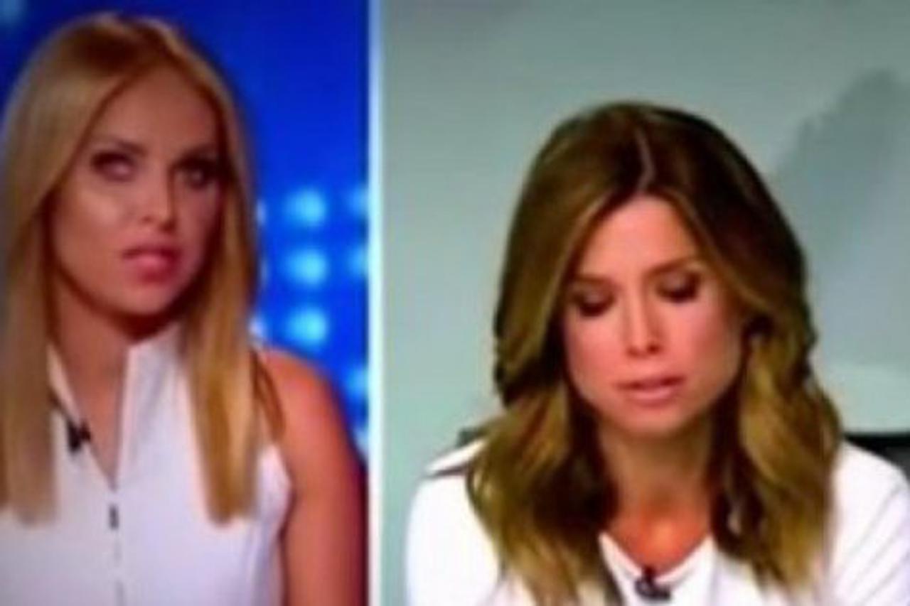 Julia je odjenula sako