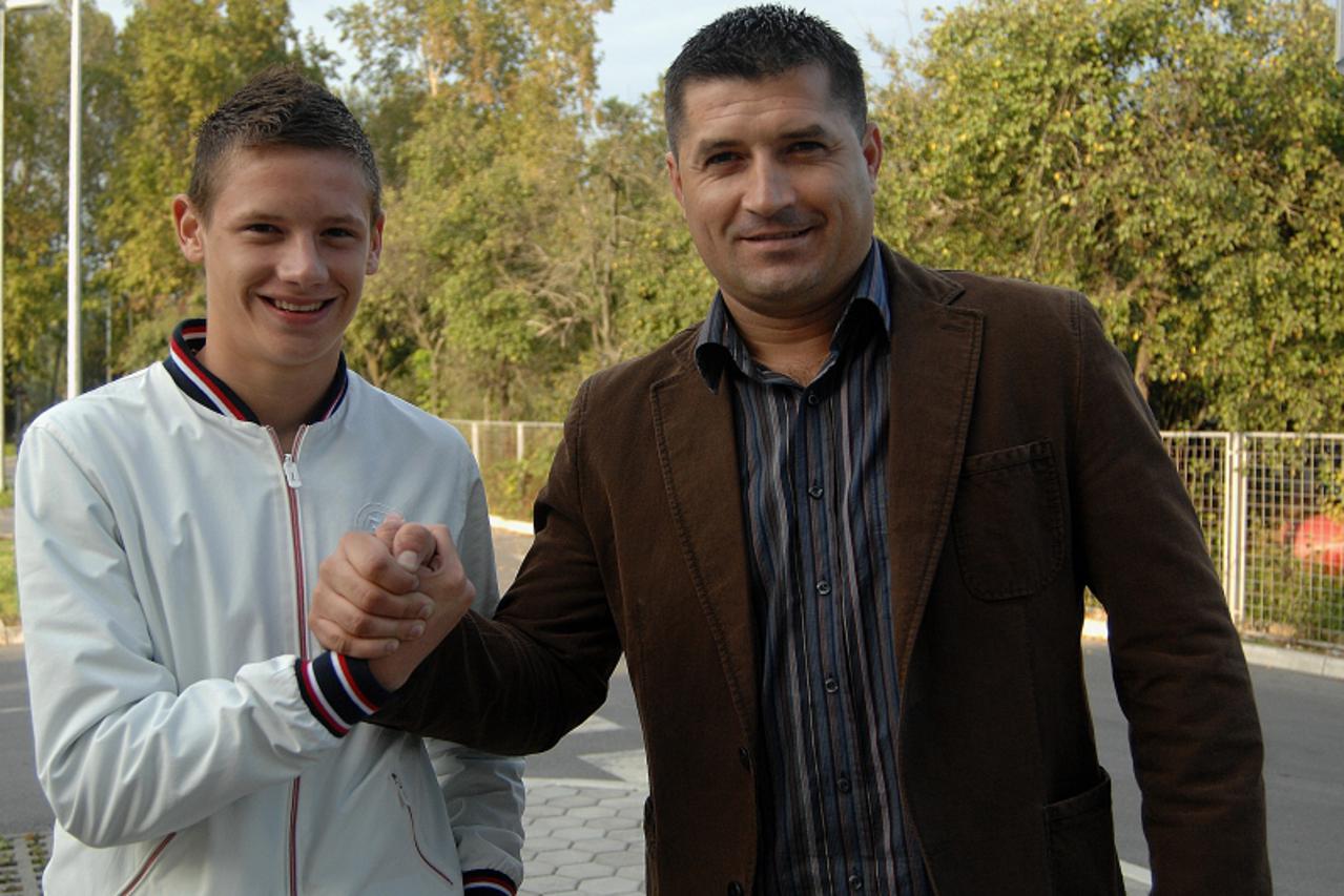 '05.10.2010.Osijek,Hrvatska,treca generacija obitelji Spehar u nk Osijeku,Robert Spehar sa sinom Dinom Photo: Marko Mrkonjic/PIXSELL'