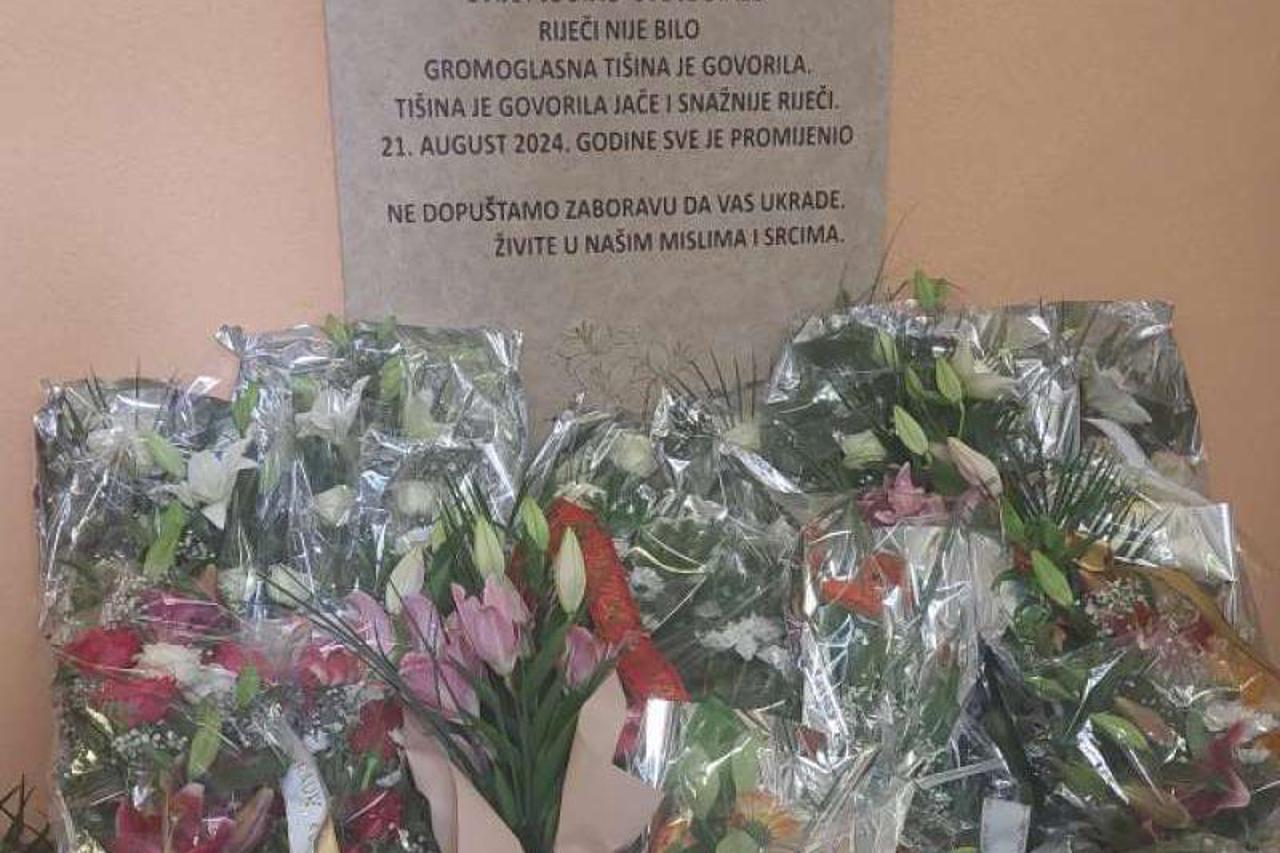 spomen-ploča Gimnazija u Sanskom mostu