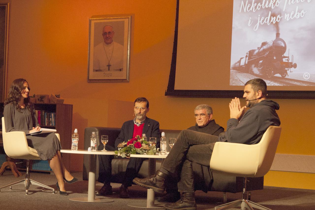 Sanja Pehar, Miro Gavran, fra Ante Marić i Dragan Komadina bili su predstavljivači romana 