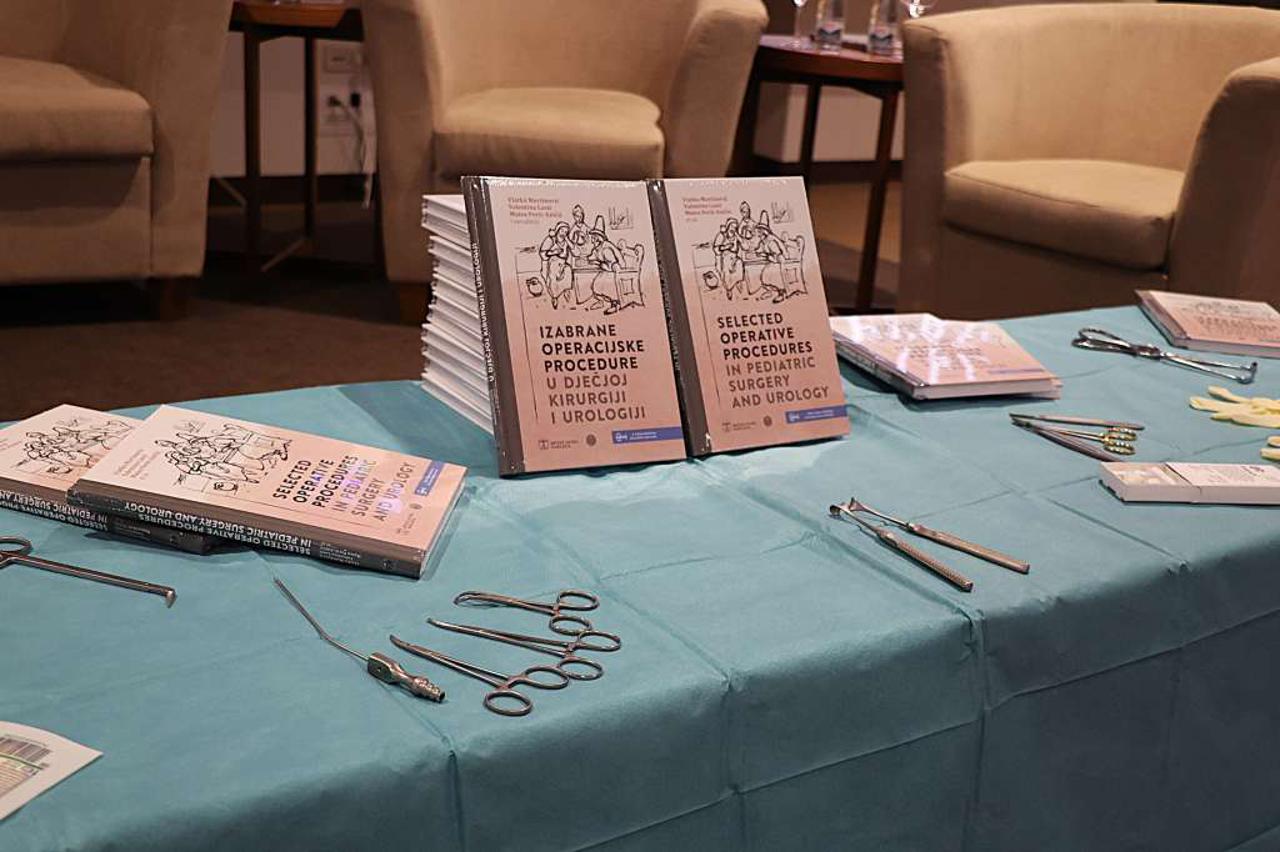 knjiga Izabrane operacijske procedure u dječjoj kirurgiji i urologiji
