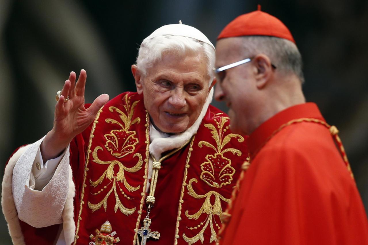 'REFILE - CORRECTING COUNTRY IN BYLINE    Pope Benedict XVI (L) waves during a mass conducted by Cardinal Tarcisio Bertone (R) for the 900th anniversary of the Order of the Knights of Malta, at the St
